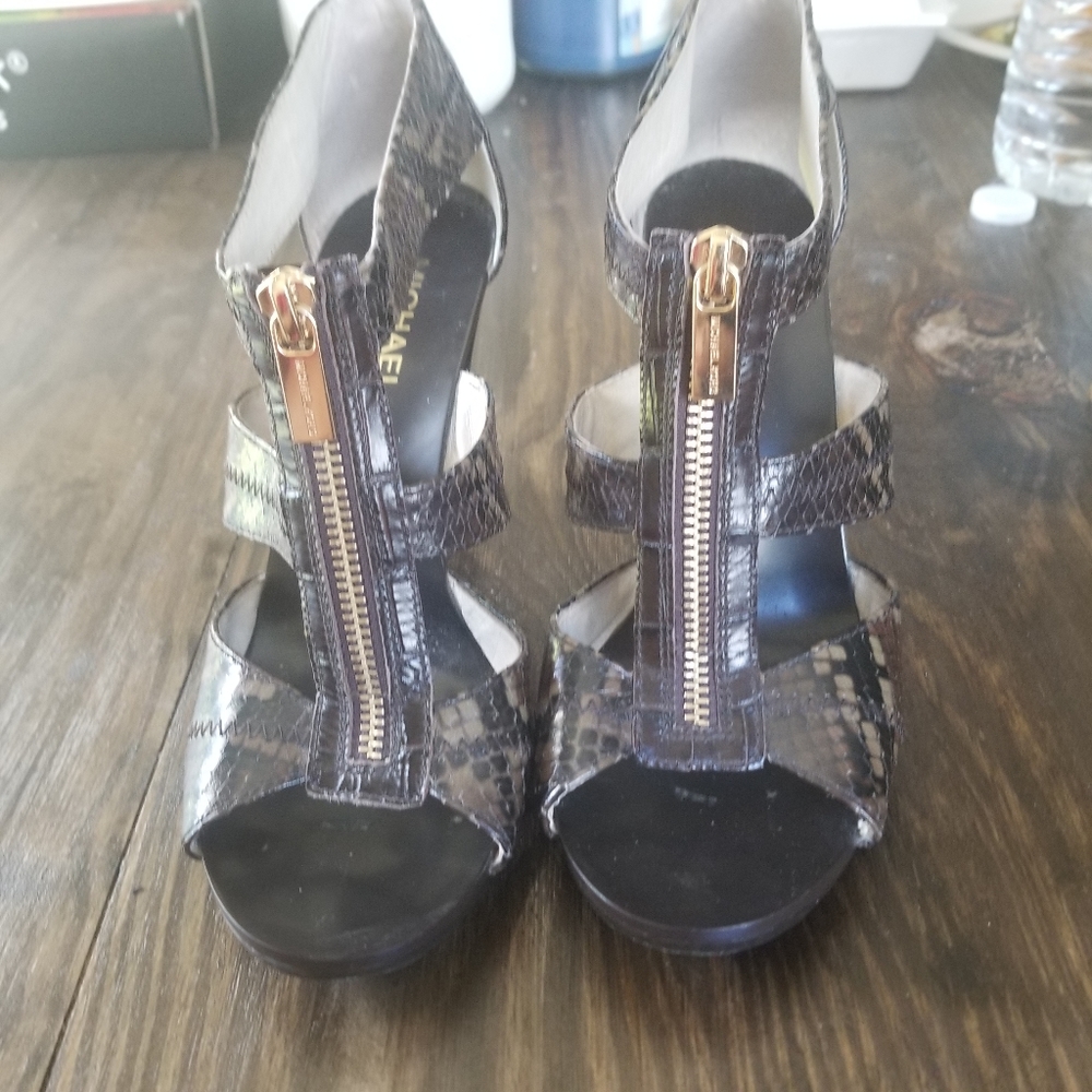 Authentic Michael Kors Berkley T Strap High Sandal